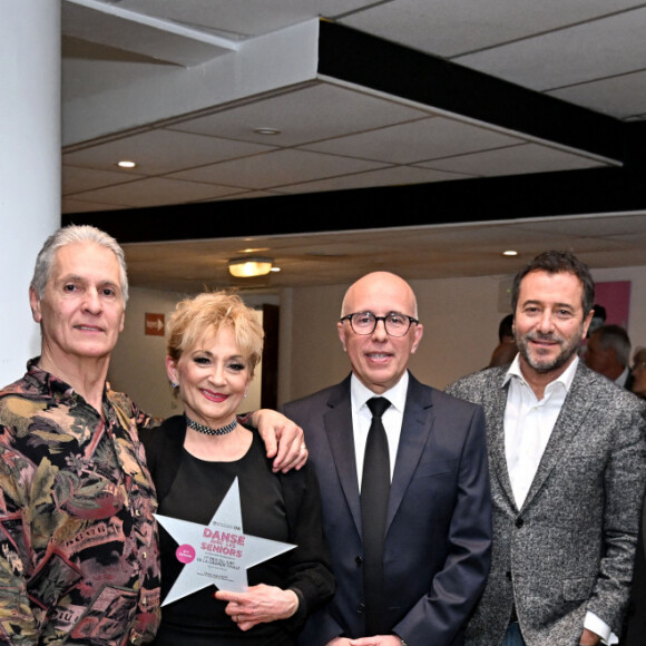 Pour cette 8ème édition, 8 couples de seniors se sont affrontés sur la scène du Palais Nikaïa à Nice.
Exclusif - Gaëlle Frontoni, la vice-présidente du Département, déléguée à la mémoire, au patrimoine culturel et anciens combattants, membre du jury, Nathalie Marquay-Pernaut, Alain et Patricia Verdu, Eric Ciotti, Député et président de la commission des finances du Conseil Départemental des Alpes-Maritimes, Bernard Montiel, Martine Kaisserlian, la directrice des études au centre de formation professionnelle et d'études supérieures en danse " OFF JAZZ " et membre du jury, et Muriel Belgy, la directrice de la communication de la société de production Agence MBM et membre du jury, durant la 8ème édition du grand concours départemental "Danse avec les seniors" au Palais Nikaia à Nice, le 5 mars 2023. Cette 8ème édition avait comme présidente du jury Nathalie Marquay-Pernaut, Miss France 1987 et comédienne. La cérémonie a été présentée par Bernard Montiel. Les gagnants de ce concours sont Patricia et Alain Verdu de Nice, après avoir dansé un tango, un Cha cha cha et un rock swing, face à 7 autres duos de danseurs. © Bruno Bebert/Bestimage