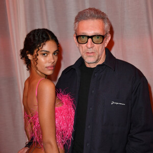 Vincent Cassel et sa femme Tina Kunakey en front row du défilé "Le Raphia" de la maison Jacquemus au Bourget le 12 décembre 2022. © Veeren / Clovis / Bestimage 