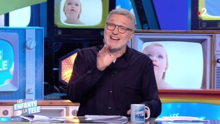 Menottée à un lit et dénudée : Une célèbre actrice mal à l'aise face à des images d'elle oubliées, vidéo !