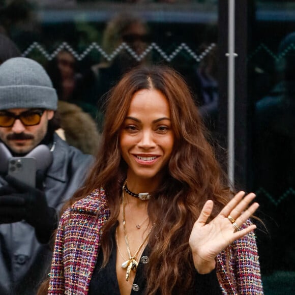 Zoe Saldana - Arrivées au défilé de mode prêt-à-porter automne-hiver 2023-2024 "Chanel" lors de la Fashion Week de Paris. Le 7 mars 2023. © Christophe Clovis-Veeren / Bestimage