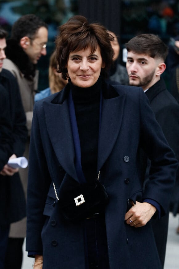 Inès de la Fressange - Arrivées au défilé de mode prêt-à-porter automne-hiver 2023-2024 "Chanel" lors de la Fashion Week de Paris. Le 7 mars 2023. © Christophe Clovis-Veeren / Bestimage