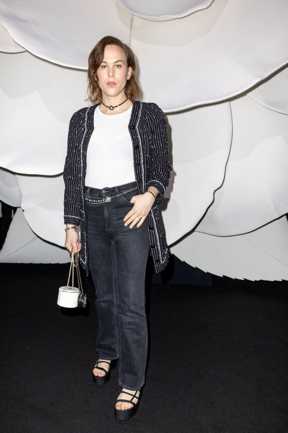 Tommy Dorfman - Photocall du défilé de mode prêt-à-porter automne-hiver 2023/2024 "Chanel" lors de la fashion week de Paris. Le 7 mars 2023 © Olivier Borde / Bestimage 