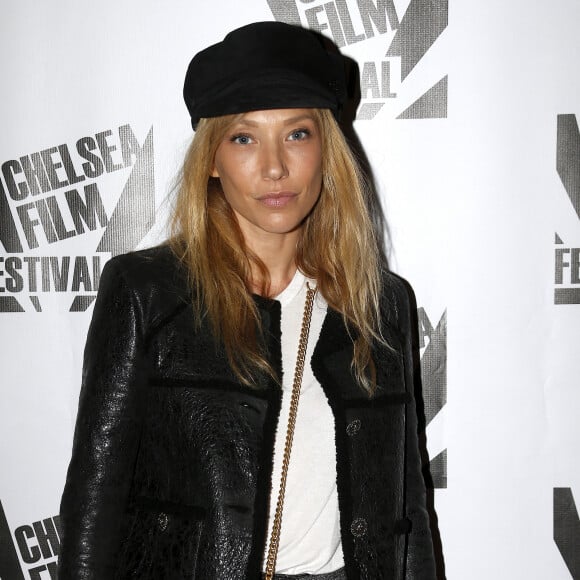 Laura Smet présente son court-métrage "Thomas" au festival du film de Chelsea au cinéma AMC à New York le 20 octobre 2018. Le lendemain de la sortie de l'album posthume de son père Johnny Hallyday. Pour son premier court-métrage, Laura Smet a confié le premier rôle à sa mère N.Baye. 