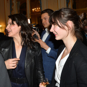 Exclusif - Juliette Binoche et sa fille Hannah Magimel - Juliette Binoche reçoit le "French Cinema Award Unifrance" au Ministère de la Culture à Paris, le 19 janvier 2018. © Veeren/Bestimage