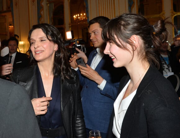 Exclusif - Juliette Binoche et sa fille Hannah Magimel - Juliette Binoche reçoit le "French Cinema Award Unifrance" au Ministère de la Culture à Paris, le 19 janvier 2018. © Veeren/Bestimage