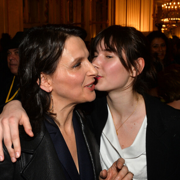 Exclusif - Juliette Binoche et sa fille Hannah Magimel - Juliette Binoche reçoit le "French Cinema Award Unifrance" au Ministère de la Culture à Paris, le 19 janvier 2018. © Veeren/Bestimage