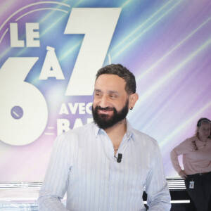 Exclusif - Cyril Hanouna - Sur le plateau de l'émission TPMP (Touche Pas à Mon Poste) présentée en direct par C.Hanouna et diffusée sur C8 - Paris le 020/02/2023 - © Jack Tribeca / Bestimage 