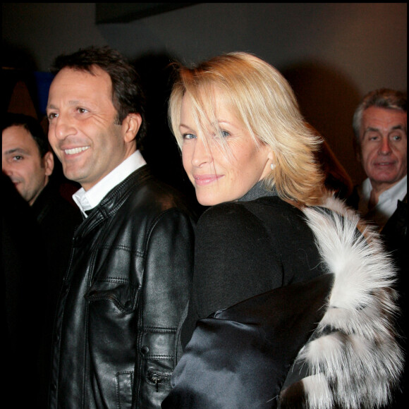 D'abord, il y a eu Estelle Lefébure, avec qui il est resté de 2000 à 2008.
Arthur Essebag et Estelle Lefébure - Avant-première du film "Bienvenue chez les Ch'tis" à Lille.