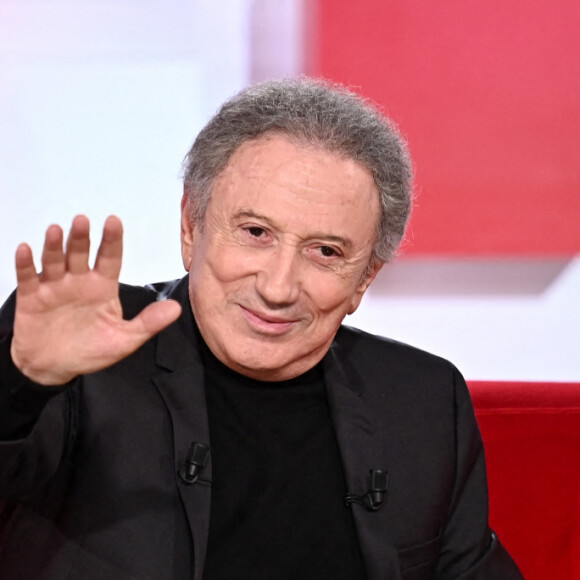 Michel Drucker n'a eu qu'une seule épouse : Dany Saval.
Exclusif - Michel Drucker et sa chienne Isia - Enregistrement de l'émission "Vivement Dimanche, spéciale M.Galabru", au Studio Gabriel à Paris, présentée par M.Drucker. © Guillaume Gaffiot / Bestimage