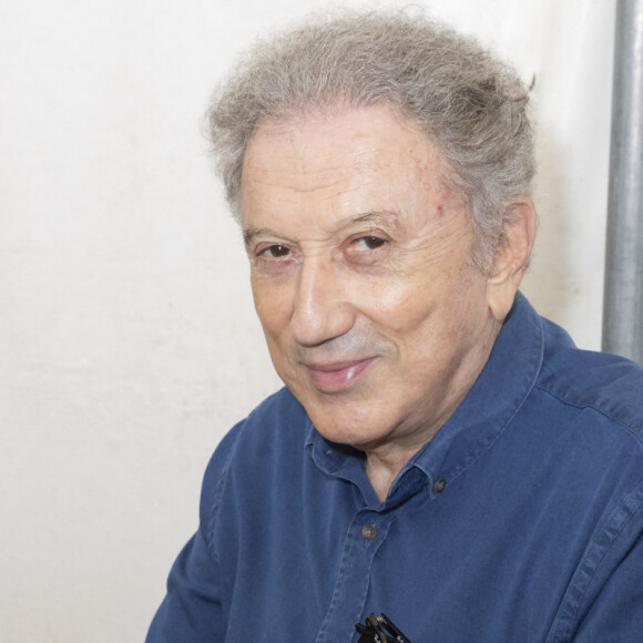 Exclusif - Michel Drucker - Festival des Livres et des Artistes organisé par l'association "Lecture pour Tous" engagée dans la lutte contre l'illettrisme au Mail Branly à Paris le2 juillet 2022. © Pierre Perusseau/ Jack Tribeca / Bestimage