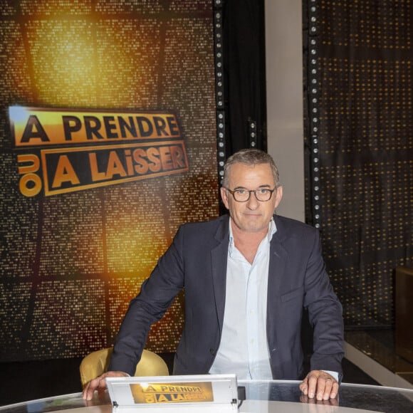 Info du 16 août 2022 - Christophe Dechavanne intègre la bande de Léa Salamé dans le nouveau talk-show de France 2 - Exclusif - No Web - Voir restrictions - No Tabloids - Christophe Dechavanne - Enregistrement du jeu "À Prendre Ou À Laisser" (APOAL) présenté par Christophe Dechavanne et diffusé sur C8 à partir du 14 juin 2021, à Paris, France, le 1er juin 2021. © Jack Tribeca/Bestimage