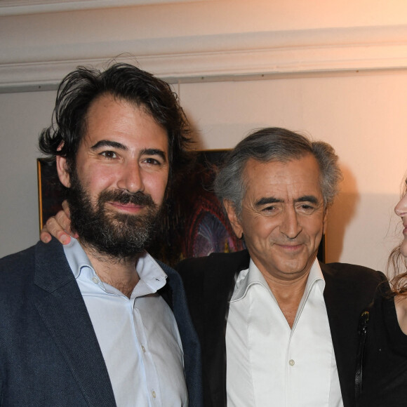 Exclusif - Bernard-Henri Lévy (BHL) entouré de ses enfants Antonin Lévy et Justine Lévy - People à la générale de la pièce de Bernard-Henri Levy, "Looking For Europe" au théâtre Antoine à Paris le 21 mai 2019.  © Coadic Guirec/Bestimage