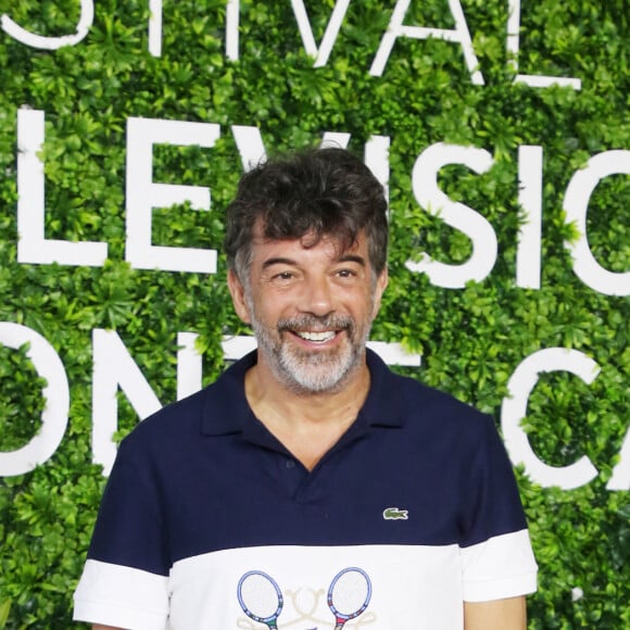 Et malgré quelques écarts il tient bon
Stéphane Plaza pose lors d'un photocall lors du Festival de Televison de Monte Carlo le 21 juin 2022. c Denis Guignebourg/Bestimage