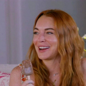 Lindsay Lohan et sa soeur Aliana filmées en train de regarder la télévision dans l'émission "Celebrity Watch Party" depuis leur maison de Dubaï, le 4 juin 2020.