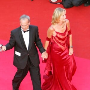 Laurent Baffie et sa femme Sandrine lors de la montée des marches pour la clôture du 60ème Festival de Cannes, le 27 mai 2007.