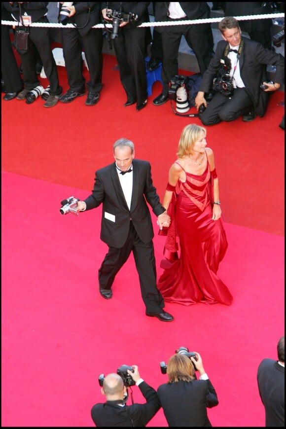 Laurent Baffie et sa femme Sandrine lors de la montée des marches pour la clôture du 60ème Festival de Cannes, le 27 mai 2007.