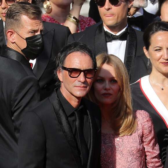 Vanessa Paradis, Samuel Benchetrit (réalisateur) - Montée des marches du film " De son vivant " lors du 74ème Festival International du Film de Cannes. Le 10 juillet 2021 © Borde-Jacovides-Moreau / Bestimage 