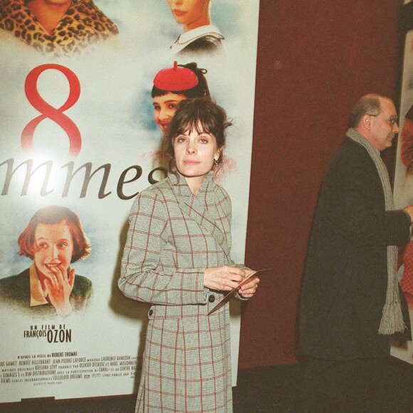 Ce qu'elle ne savait alors pas, c'est qu'elle mourrait un an plus tard à cause de celui dont elle était éperdument amoureuse...
Marie Trintignant - Première du film "8 femmes" à l'UGC Normandie le 30 janvier 2002