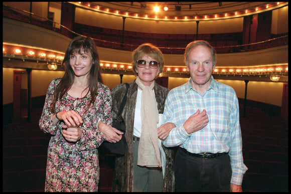 Marie Trintignant et ses parents Nadine et Jean-Louis Trintignant pour la pièce Poèmes à Lou le 10 mai 1999