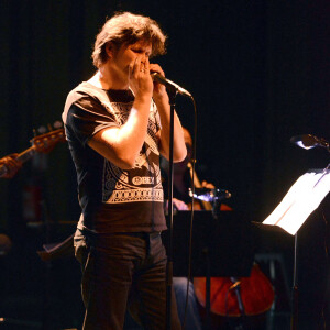 Les 29 et 30 mars au 104, a Paris, plusieurs artistes ont rendu un nouvel hommage a Alain Bashung avec le spectacle "Dernieres nouvelles de Frau Major". Etaient presents Brigitte Fontaine, Chloe Mons, Albin de la Simone, Bertrand Cantat, Christophe Miossec et Kent, ainsi que son guitariste Yan Pechin