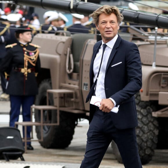 Laurent Delahousse a eu deux enfants avec Florence Kieffer 
Le journaliste Laurent Delahousse lors du défilé militaire du Jour de la Bastille sur l'avenue des Champs Elysées, à Paris, France, le 14 juillet 2021. © Stéphane Lemouton/Bestimage 