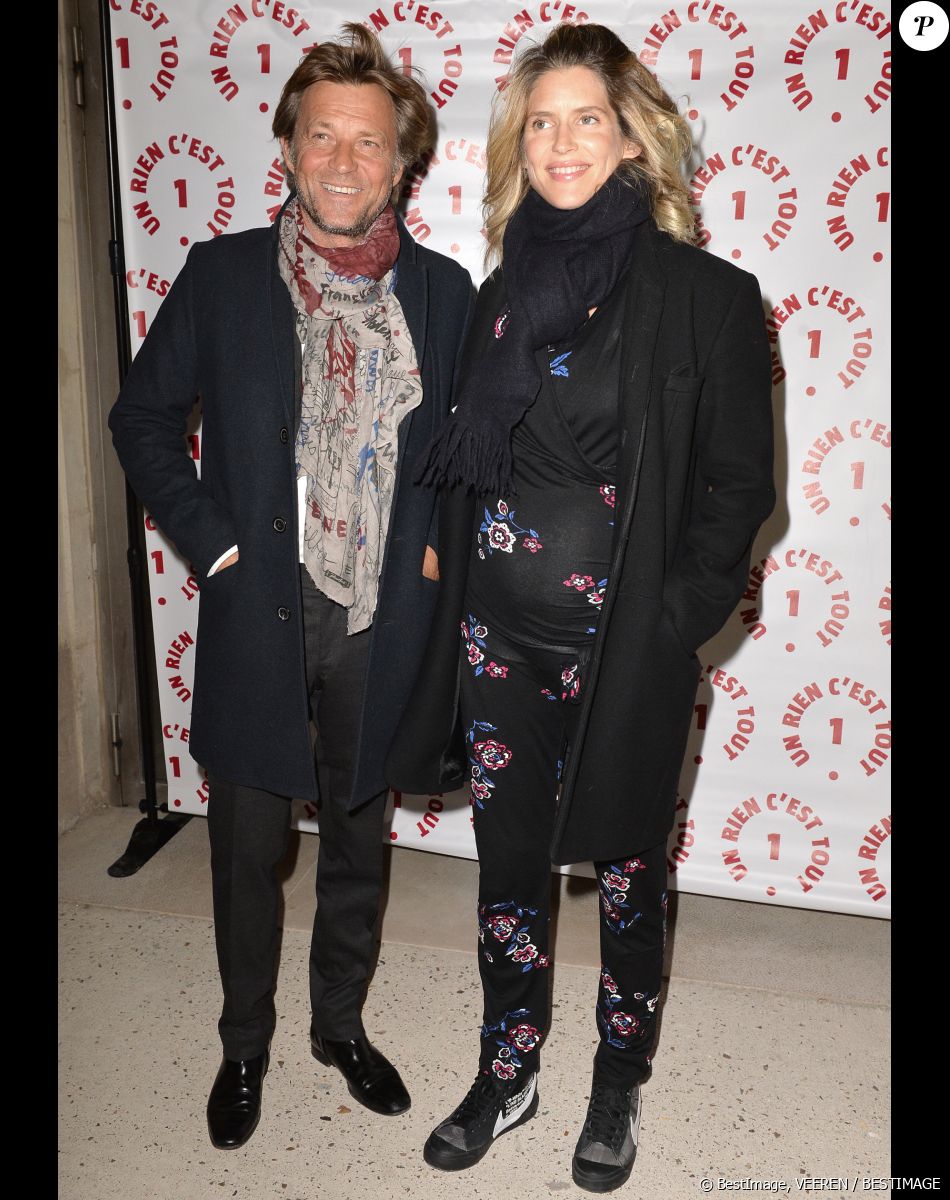 Laurent Delahousse et Alice Taglioni sont ensemble depuis plusieurs années.
Laurent Delahousse et sa compagne Alice Taglioni (enceinte) lors d'une visite privée et d'un dîner de gala caritatif donné en faveur des actions de l'association "Un Rien C'est Tout" au musée Rodin à Paris. © Veeren/Bestimage