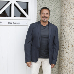 Le président du jury José Garcia inaugure sa cabine lors du 33e festival du Film Britannique à Dinard le 30 Septembre 2022 © Denis Guignebourg / Bestimage 