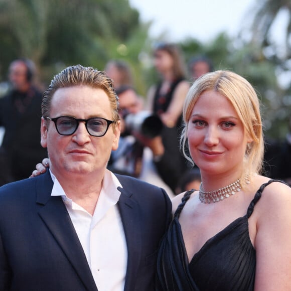 Benoît Magimel et sa femme Margot Pelletier à la montée des marches du film "Mascarade" lors du 75ème Festival International du Film de Cannes, France, le 27 mai 2022. © Rachid Bellak/Bestimage