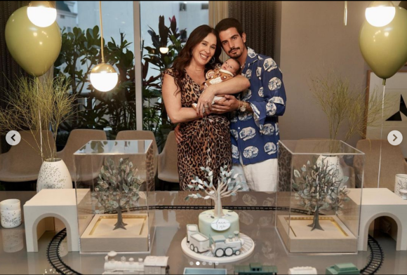 Claudia Raia et son compagnon Jarbas Homen de Mello avec leur fils Luca, né le 11 février 2023.