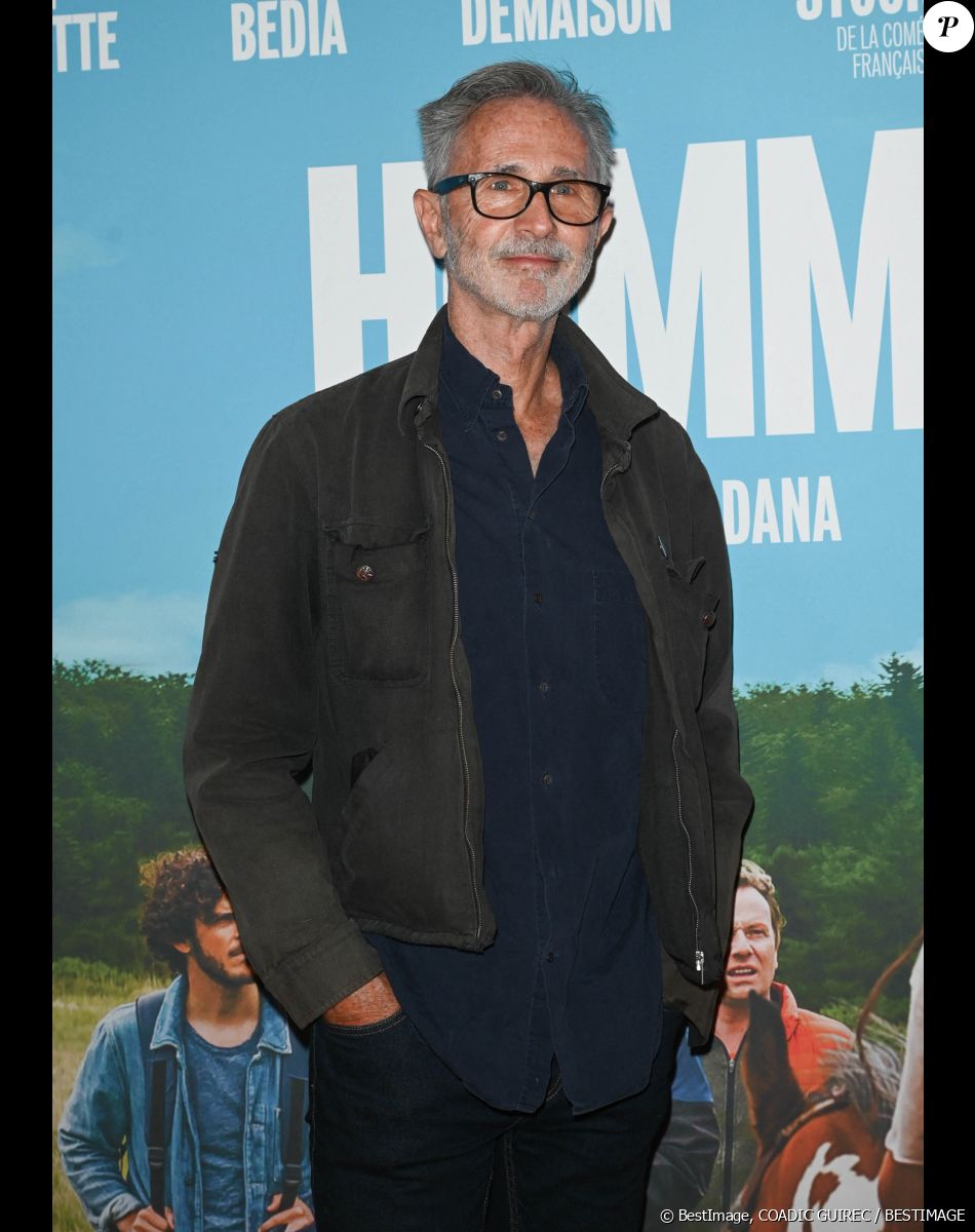 Thierry Lhermitte - Avant-première du film "Hommes au bord de la crise de nerfs" au cinéma Pathé Wepler à Paris. Le 11 mai 2022 © Coadic Guirec / Bestimage