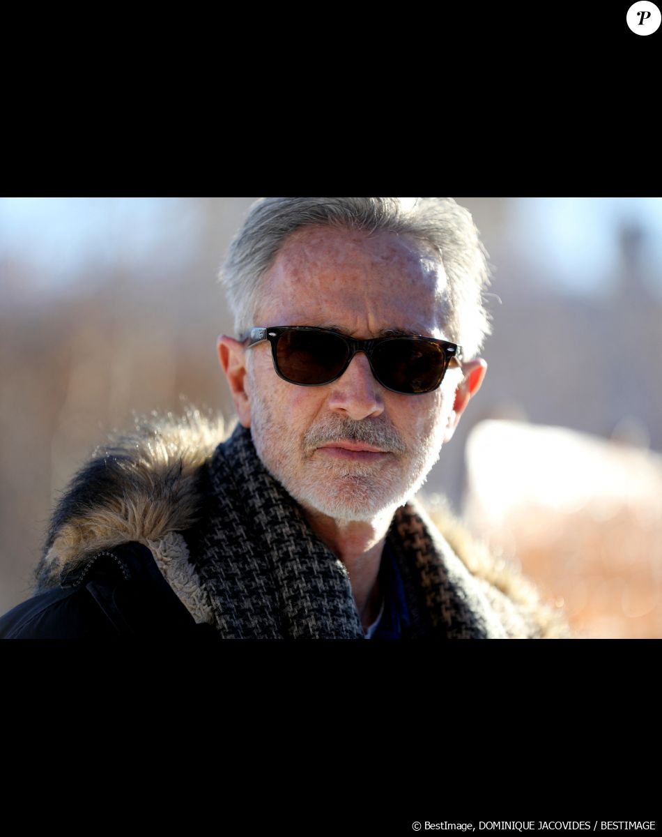Thierry Lhermitte lors d'un photocall à la 25ème édition du Festival international du film de comédie de l'Alpe d'Huez le 18 janvier 2022. © Dominique Jacovides / Bestimage