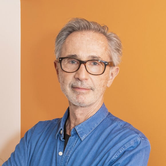 Exclusif - Thierry Lhermitte - Backstage de l'enregistrement de l'émission "On est presque en direct" (OEED), présentée par L.Ruquier, et diffusée sur France 2 le 28 novembre 2020 © Jack Tribeca / Bestimage 