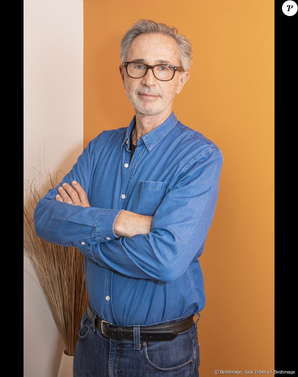 Exclusif - Thierry Lhermitte - Backstage de l'enregistrement de l'émission "On est presque en direct" (OEED), présentée par L.Ruquier, et diffusée sur France 2 le 28 novembre 2020 © Jack Tribeca / Bestimage