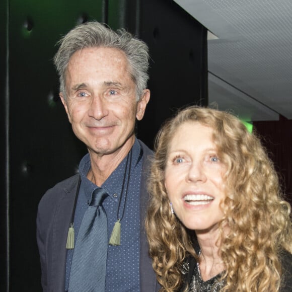 Thierry Lhermitte et sa femme Hélène lors de la 22ème édition des "Sapins de Noël des Créateurs" au théâtre des Champs-Elysées. La soirée est placée cette année sous le thème enchanteur "Sapin Vert & Flocons d'Or". Les convives ont pu assister à l'exposition qui était suivie d'une vente aux enchères et d'un dîner. Paris, le 17 novembre 2017. © Pierre Perusseau/Bestimage 