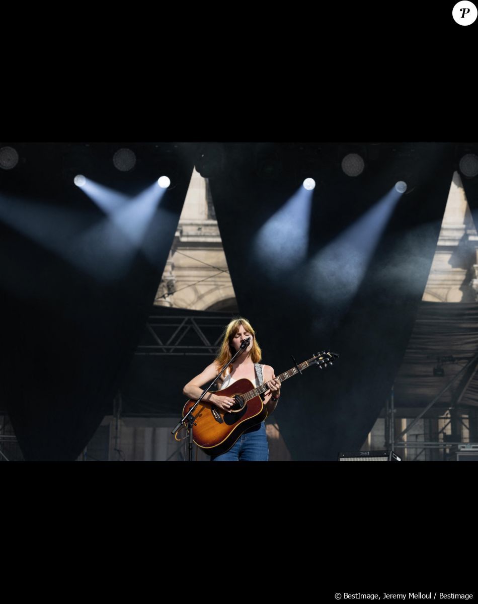 Lonny en concert lors du festival Fnac Live sur le parvis de l'Hôtel de Ville de Paris. Le 29 juin 2022 © Jérémy Melloul / Bestimage