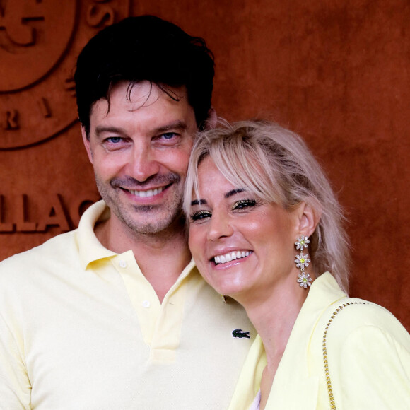 Elodie Gossuin et Bertrand Lacherie se sont mariés il y a presque quinze ans.
Elodie Gossuin et son mari Bertrand Lacherie au village lors des Internationaux de France de Tennis de Roland Garros à Paris. © Dominique Jacovides/Bestimage