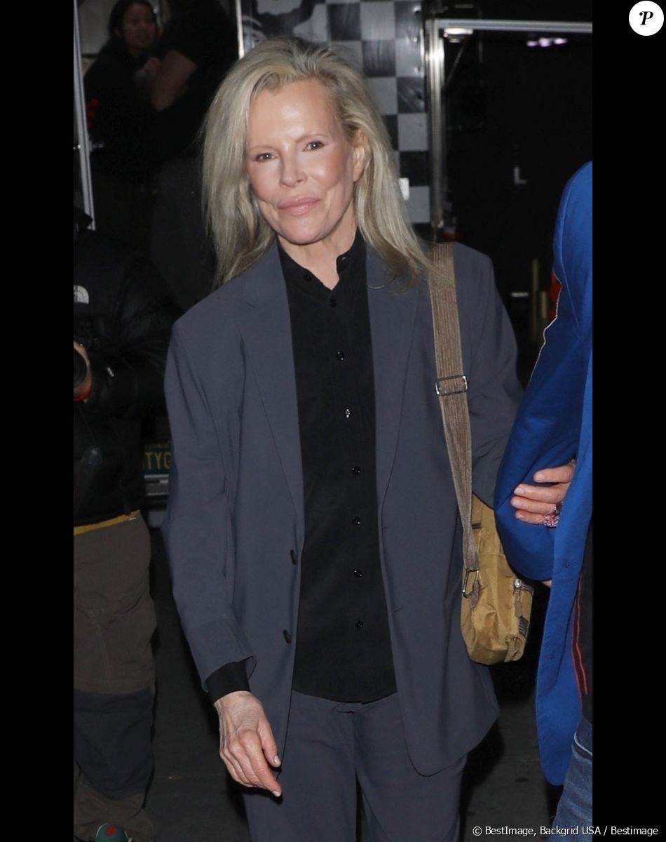 Kim Basinger méconnaissable : le visage de la star complètement transformé  : le diaporama - Purepeople