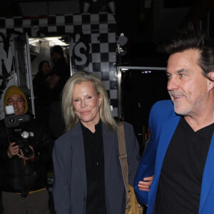 Kim Basinger, arrive à la baby shower de sa fille au Jumbo's Clown Room à Hollywood, Los Angeles, Californie, Etats-Unis, le 6 mars 2023. L'actrice était main dans la main avec son compagnon Mitch Stone.