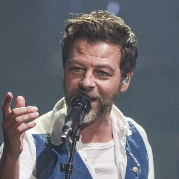 Exclusif - Christophe Maé en concert au Zénith de Lille le 13 novembre 2021. le chanteur de « On s’attache » a enflammé le Zénith de Lille avec un concert « world music » de haut niveau musicalement, dansant et plein de belles surprises. Fendant la foule de la scène aux tribunes, de la fosse au balcon. © Stephane Vansteenkiste / Bestimage  