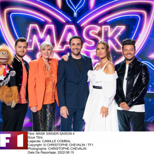 Camille Combal avec les jurés de la saison 4 de "Mask Singer" Jeff Panacloc, Chantal Ladesou, Vitaa et Kev Adams
