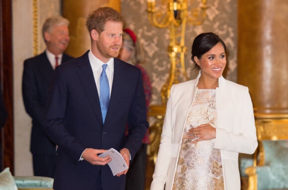 La famille royale n'y est d'ailleurs pour rien !
Le prince Harry, duc de Sussex, et Meghan Markle (enceinte), duchesse de Sussex - La famille royale d'Angleterre lors de la réception pour les 50 ans de l'investiture du prince de Galles au palais Buckingham à Londres. Le 5 mars 2019 