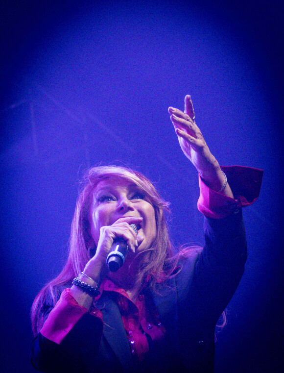 Julie Pietri - Les chanteurs de la tournée, les années 80, en concert au Phare à Chambéry le 25 novembre 2022. 