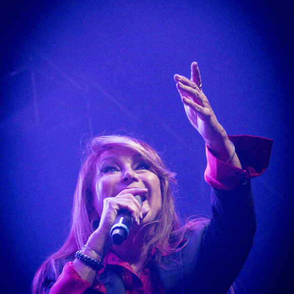 Julie Pietri - Les chanteurs de la tournée, les années 80, en concert au Phare à Chambéry le 25 novembre 2022. 