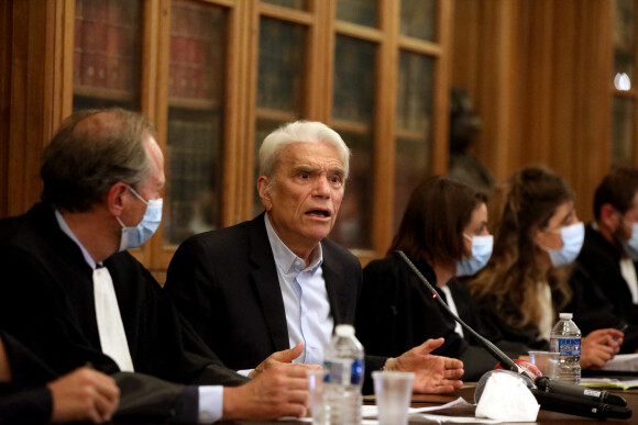 Exclusif - Bernard Tapie intervient lors de la promotion 2020 de la conférence des avocats du barreau de Paris, 11ème séance du premier tour, à la bibliothèque de l'ordre à Paris. Le 7 septembre 2020. © Dominique Jacovides / Bestimage 