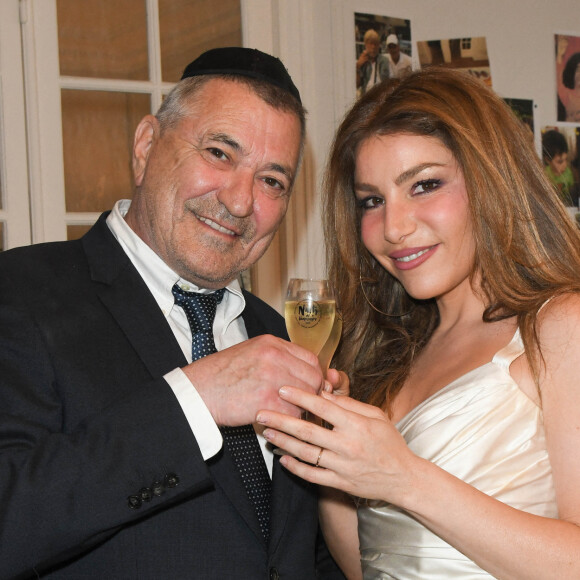 Jean-Marie Bigard et Lola Marois lors de la cérémonie oecuménique à l'occasion du renouvellement de leurs voeux pour leur 10 ans de mariage. © Coadic Guirec / Bestimage.