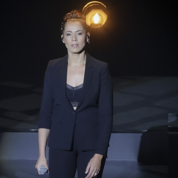 Ce fut également l'occasion pour Chimène Badi d'exprimer le bien être qu'elle éprouve enfin, après de longues années à être complexée sur tous les points.
Exclusif - Chimène Badi - Chimène Badi en concert "Chante Piaf" à l'Olympia à Paris. © Jack Tribeca / Bestimage