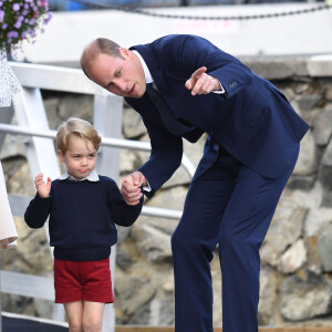 Départ du prince William, duc de Cambridge, Catherine (Kate) Middleton, duchesse de Cambridge, accompagnés de leurs enfants, le prince Georges et la princesse Charlotte après leurs voyage de 8 jours au Canada à Victoria le 1er octobre 2016.