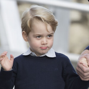 Départ du prince William, duc de Cambridge, Catherine (Kate) Middleton, duchesse de Cambridge, accompagnés de leurs enfants, le prince Georges et la princesse Charlotte après leurs voyage de 8 jours au Canada à Victoria le 1er octobre 2016.