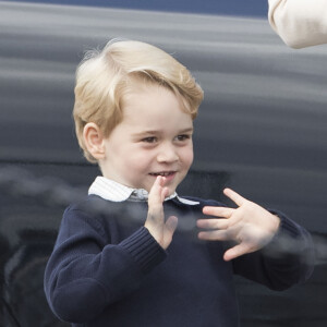 Départ du prince William, duc de Cambridge, Catherine (Kate) Middleton, duchesse de Cambridge, accompagnés de leurs enfants, le prince Georges et la princesse Charlotte après leurs voyage de 8 jours au Canada à Victoria le 1er octobre 2016.