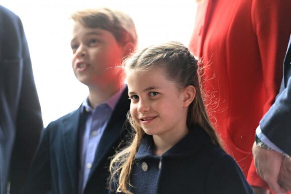 "Il faut être patient", a tout simplement dit le photographe, précisant qu'il faut savoir attendre le bon moment pour capter un regard par exemple.
Le prince George de Cambridge et la princesse Charlotte de Cambridge en visite au château de Cardiff, Royaume Uni, le 4 juin 2022, à l'occasion du jubilé de platine de la reine d'Angleterre.